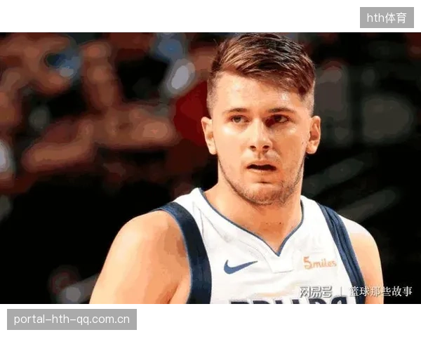 东契奇背后运球晃开防守后抛投得手：篮球场上的艺术与策略