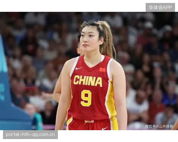 女篮队通过强硬防守完成完美逆转：逆境中的坚韧与荣耀